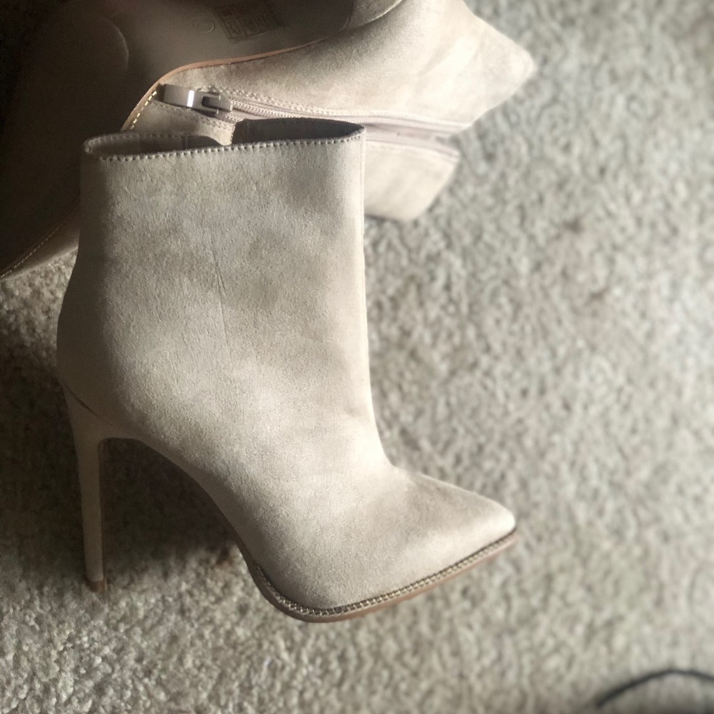 Fashion nova booties size 7
